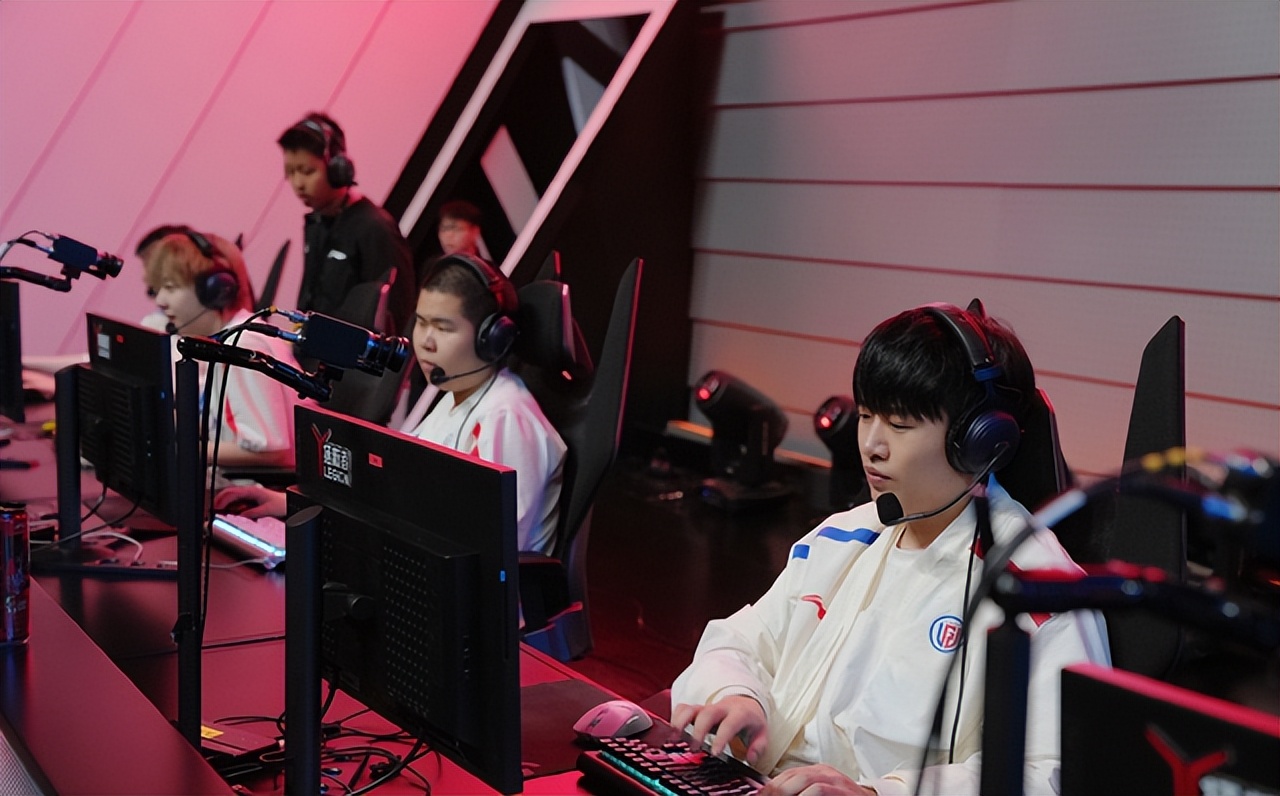 华体会登陆-关于CLG轻取JDG,Uzi开启传奇时刻半决赛3:0(洛杉矶)的信息  第2张 华体会登陆-关于CLG轻取JDG,Uzi开启传奇时刻半决赛3:0(洛杉矶)的信息  第2张