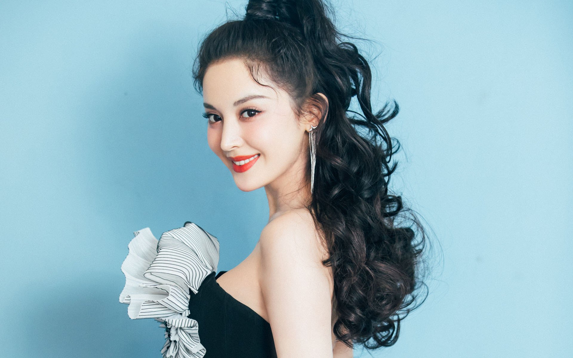 华体会下载-非洲之心，绿茵之争，当意甲尼日利亚球星碰撞皇马白色帝国的统治野望  第2张